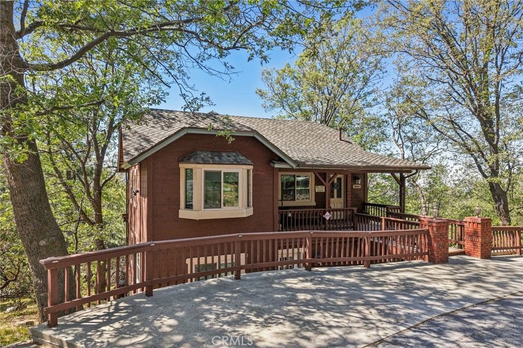 Photo of 28662 Zion Drive, Lake Arrowhead, CA 92352 (MLS # SW26080118)