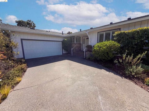 Photo of 447 Via Del Plano, Novato, CA 94949 (MLS # 41148549)