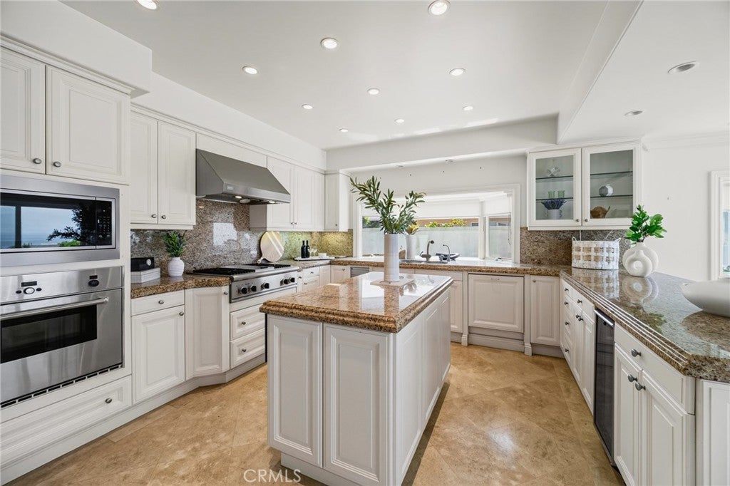 4807 Surrey Drive, Corona Del Mar CA 92625 - Photo 16