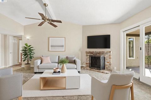 Photo of 165 Fairoaks Dr DR, Vacaville, CA 95688 (MLS # 41134949)