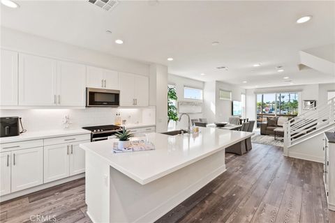 Photo of 697 W 17th, Costa Mesa, CA 92627 (MLS # OC25223392)