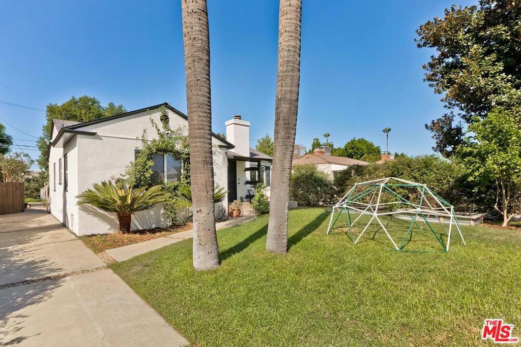 Photo of 5711 Vista Del Monte Avenue, Sherman Oaks, CA 91411 (MLS # 26103136)