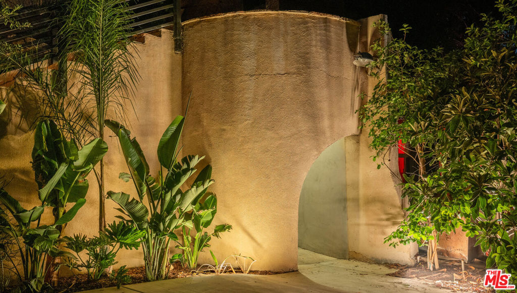 FRYMAN CANYON - Residential