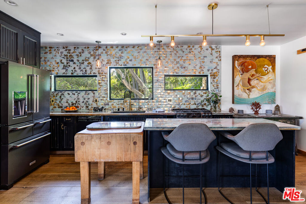 FRYMAN CANYON - Residential
