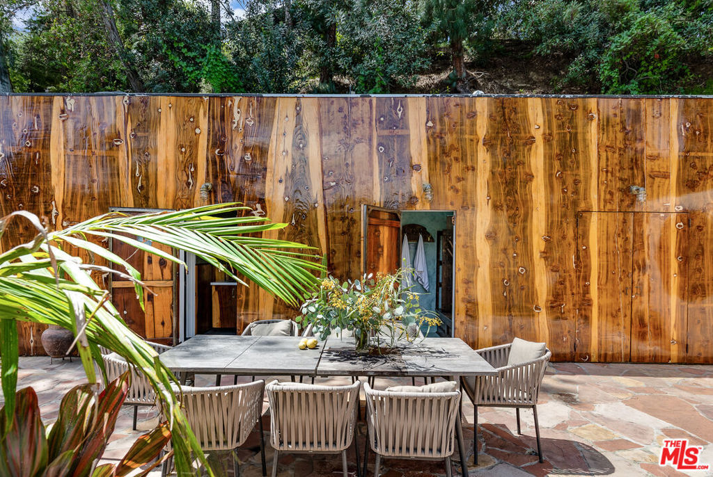 FRYMAN CANYON - Residential