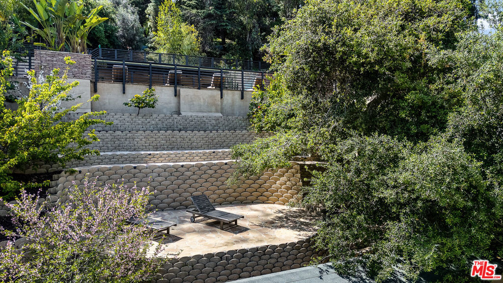 FRYMAN CANYON - Residential