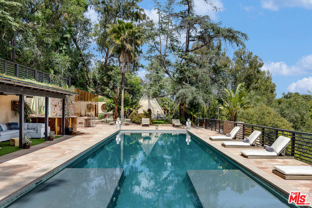 FRYMAN CANYON - Residential