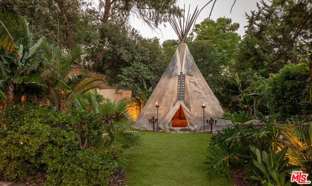 FRYMAN CANYON - Residential