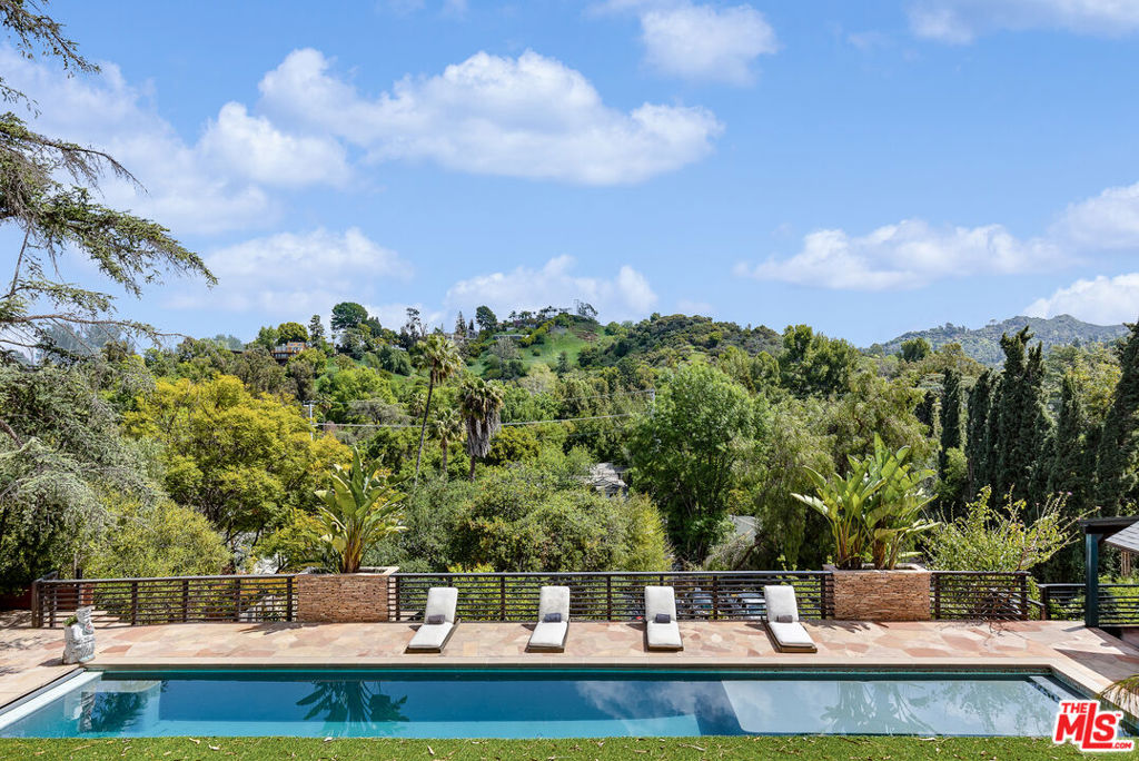 FRYMAN CANYON - Residential