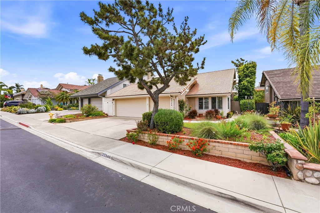 22246 Lantern Lane