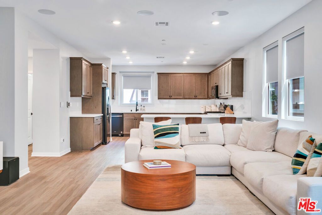 Photo of 515 Daniel Freeman Circle, Inglewood, CA 90301 (MLS # 25588349)