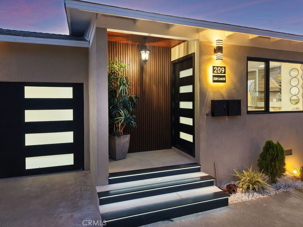 209 N Dahlia Drive