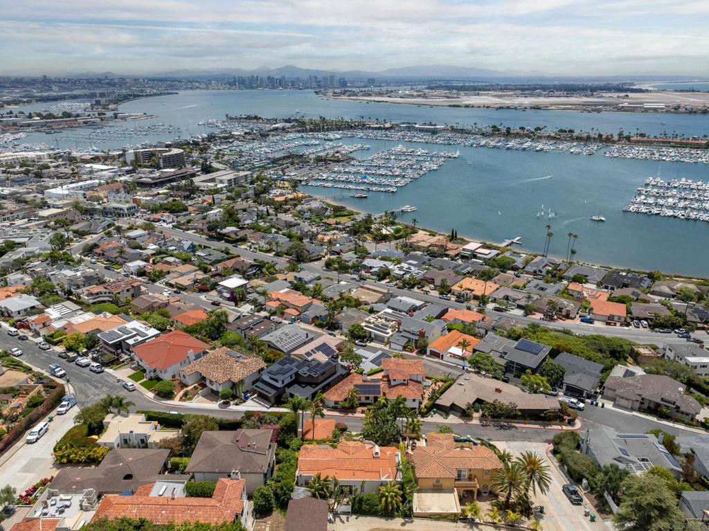 874 Harbor View W