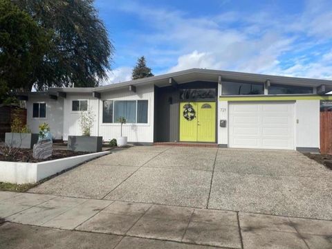 Photo of 721 Stendhal Lane, Cupertino, CA 95014 (MLS # ML82035794)