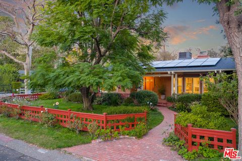 4958 Carpenter Avenue Valley Village CA 91607