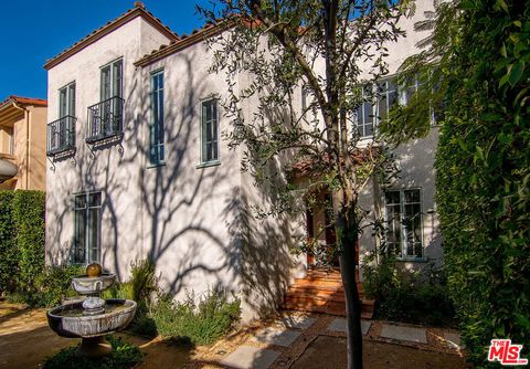 Photo of 6217 W 6TH Street, Los Angeles, CA 90048 (MLS # 26632617)