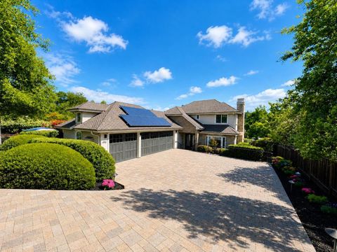 Photo of 496 Summit Drive, Redwood City, CA 94062 (MLS # ML82045632)