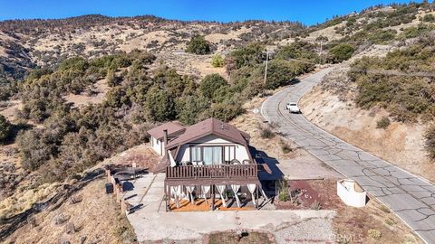 Photo of 25001 Paramount Drive, Tehachapi, CA 93561 (MLS # PI25254791)