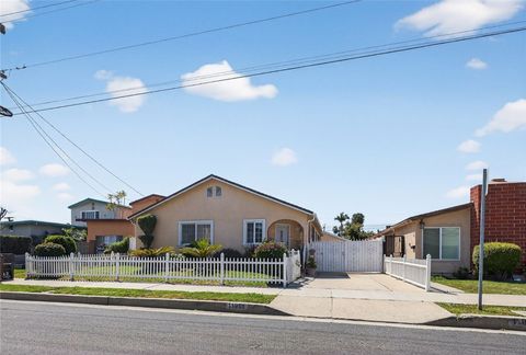 Photo of 11951 Oxford Ave, Hawthorne, CA 90250 (MLS # SB26079940)