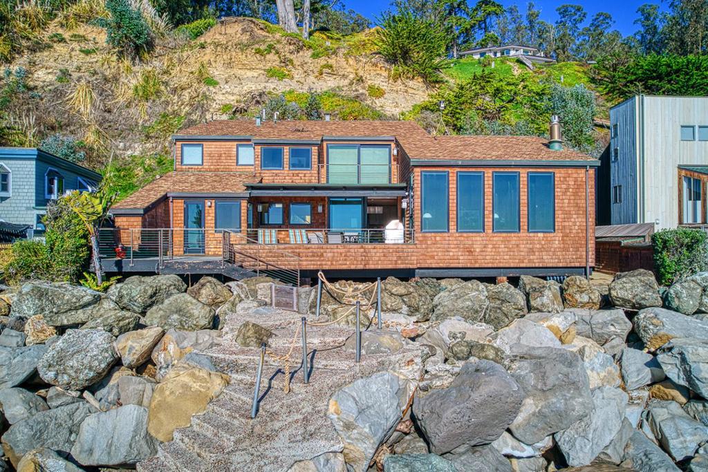 10 Potbelly Beach Road