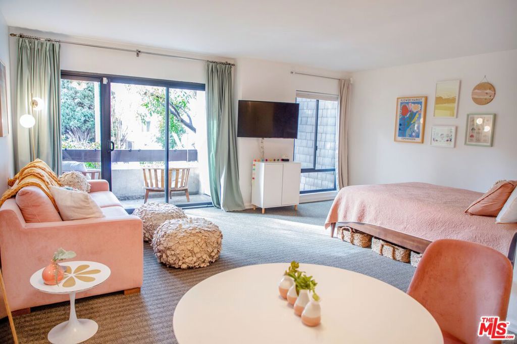 Photo of 950 N Kings Road #168, West Hollywood, CA 90069 (MLS # 26102558)