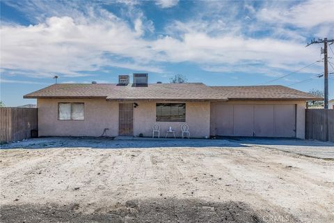 Photo of 49437 Pioneer Dr, Morongo Valley, CA 92256 (MLS # JT25245435)