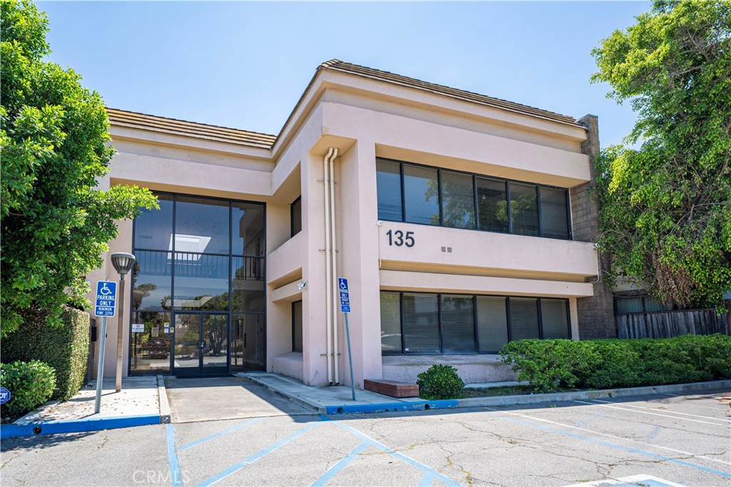 Four separate office suites are available for lease under a modified gross lease structure at a rate of $2.25 per square foot, plus each tenant’s pro-rata share of the common area cleaning fee. The available suites are 620 SF, 780 SF, 1,050 SF, and 1,843 SF, offering flexible options for a variety of professional office users.