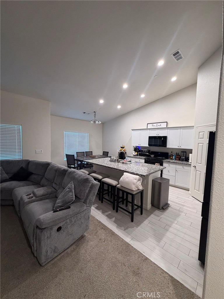 509 W RICHARD Avenue