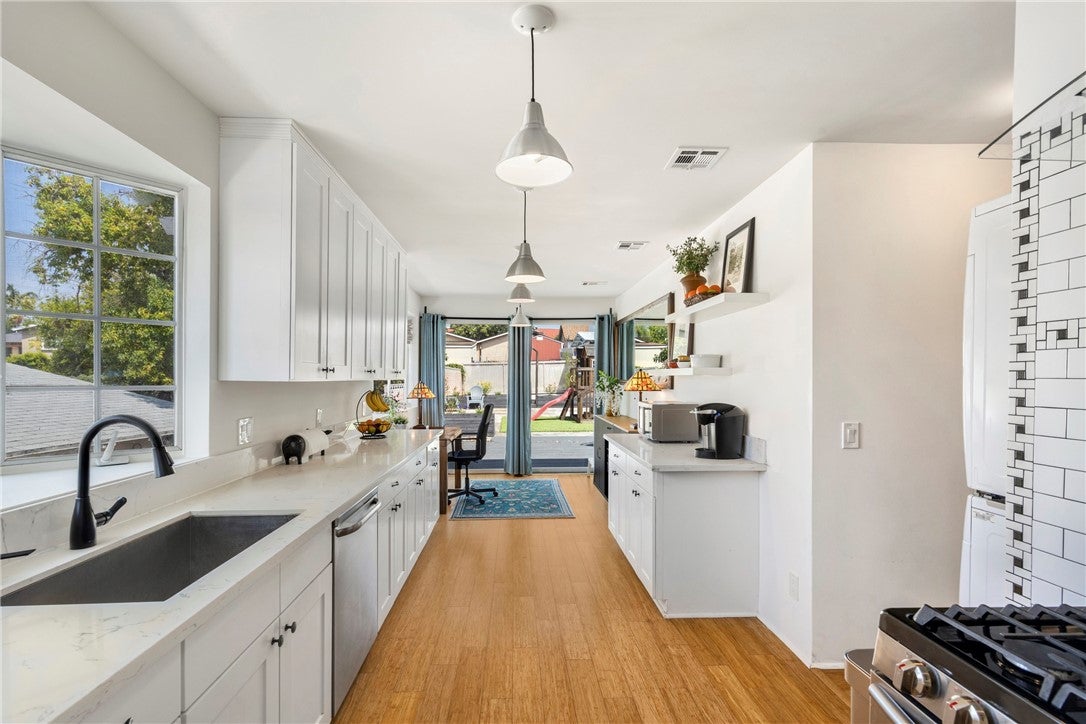 2923 Jeffries