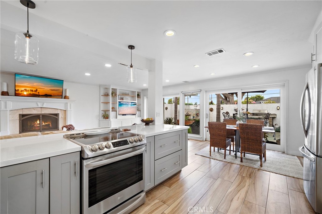 2528 University Drive