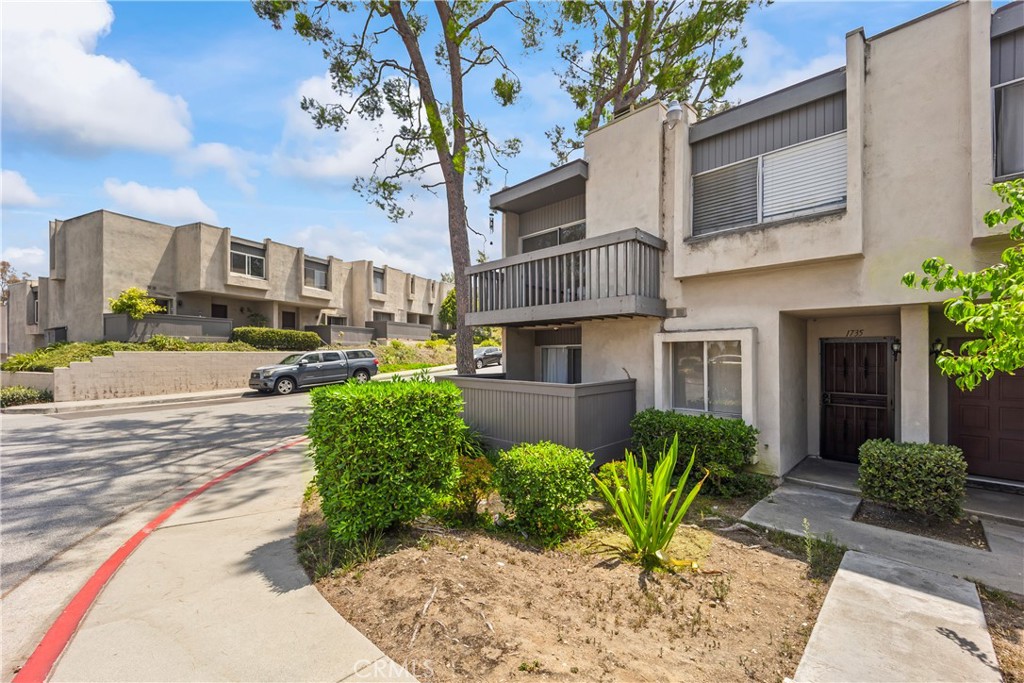 1735 Mountain Terrace Lane