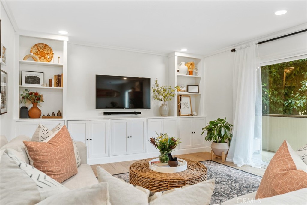 Casa Contenta (CA) - Residential