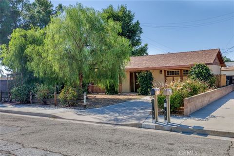 Photo of 201 Monte Vista Way, Hemet, CA 92544 (MLS # SW25247077) Photo of 201 Monte Vista Way, Hemet, CA 92544 (MLS # SW25247077)
