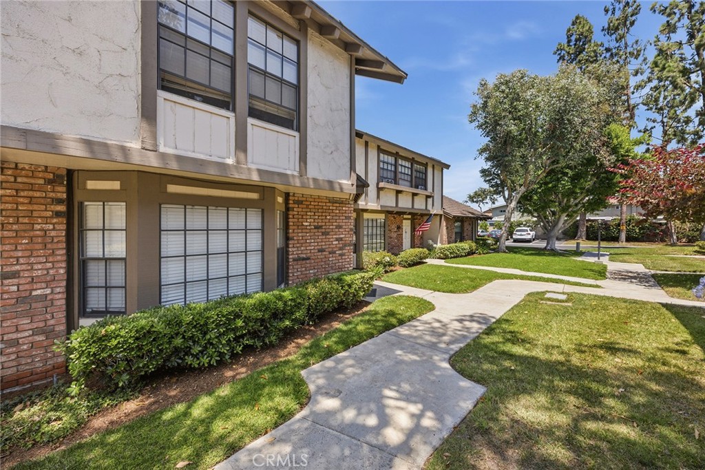 222 Kensington Lane