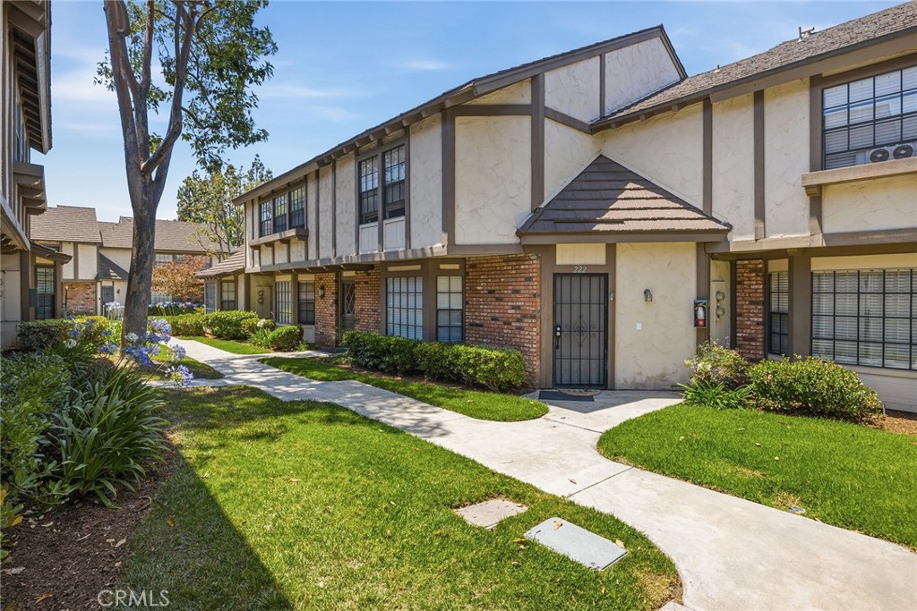 222 Kensington Lane