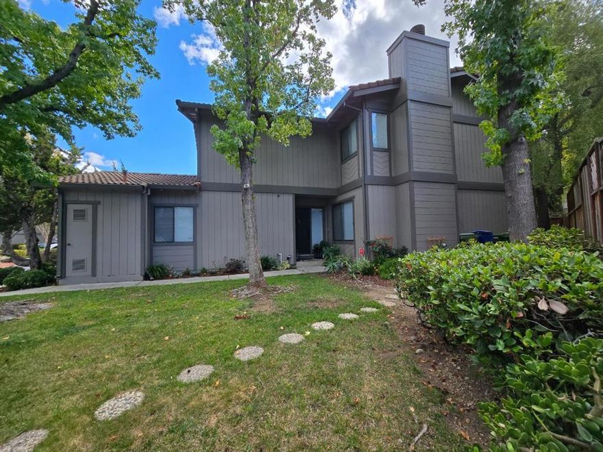 Stylish corner unit townhome in the desirable Courtstyle community of Los Gatos with access to top rated Los Gatos schools. The main level features hardwood floors, fresh paint, recessed lighting, a spacious living area with a cozy gas fireplace, and a formal dining area. The remodeled kitchen is finished with crisp white Shaker cabinetry, quartz counters, stainless appliances, and abundant storage including a large pantry, all overlooking the backyard. Upstairs, the vaulted primary retreat offers a private balcony, gas fireplace, and a spa inspired bathroom with double sinks, skylight, oversized tile shower, and walk in closet. Additional highlights include updated secondary bathrooms with modern finishes, convenient interior laundry, double pane windows, new carpet upstairs, and a two car attached garage. The rear yard offers generous patio space with café lights, creating a private outdoor setting for entertaining or gardening. Turnkey living in a prime neighborhood and truly a must see.