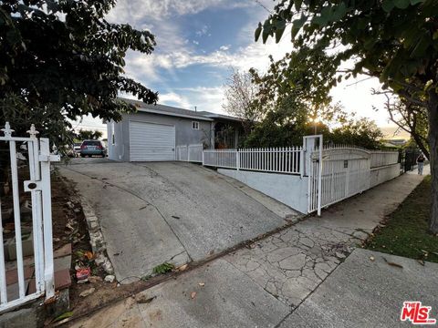 Photo of 668 E 113th Street, Los Angeles, CA 90059 (MLS # 26650173)