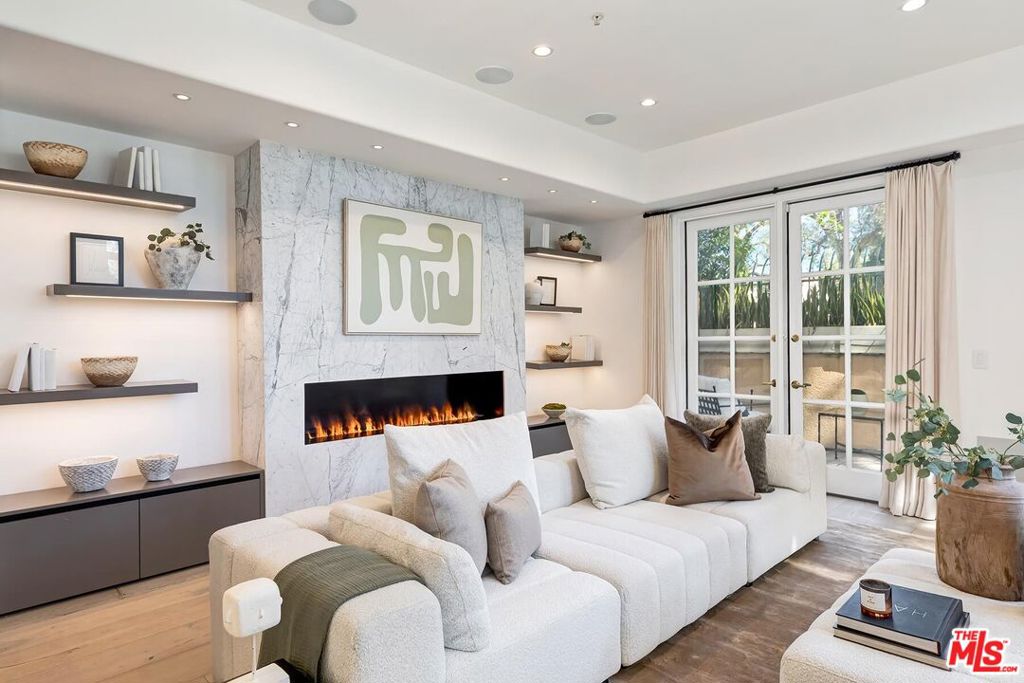 11500 San Vicente Boulevard 221