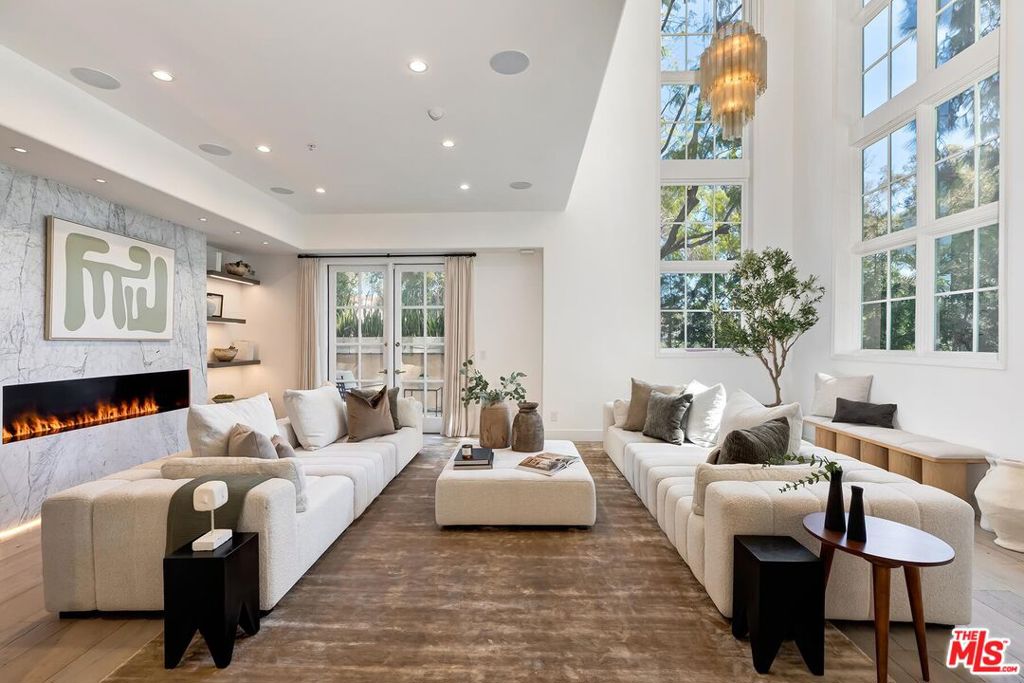 11500 San Vicente Boulevard 221
