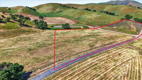 Photo of Pacheco Pass Hwy, Hollister, CA 95023 (MLS # ML82041964)