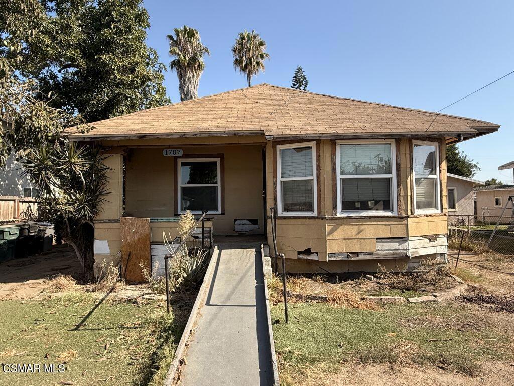 Perfect opportunity for builders, developers, or investors to reimagine, expand, or build new. Fixer or tear-down on a 6,068 sq. ft. lot. Bring your vision and maximize the upside on this rare offering.