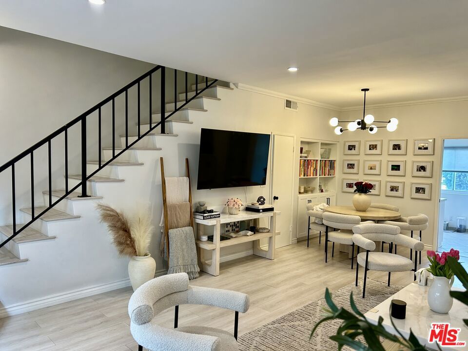 5139 Balboa Boulevard 2