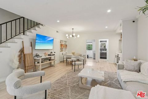 Photo of 5139 Balboa Boulevard #2, Encino, CA 91316 (MLS # 26644229)