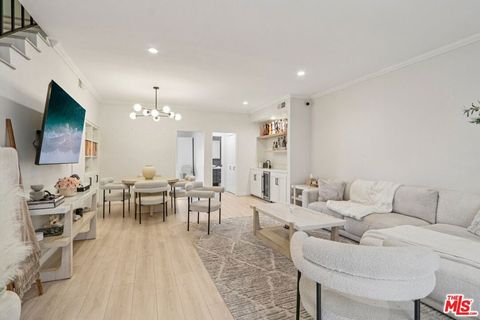 Photo of 5139 Balboa Boulevard #2, Encino, CA 91316 (MLS # 26644229)