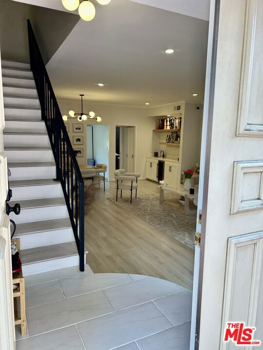 5139 Balboa Boulevard 2