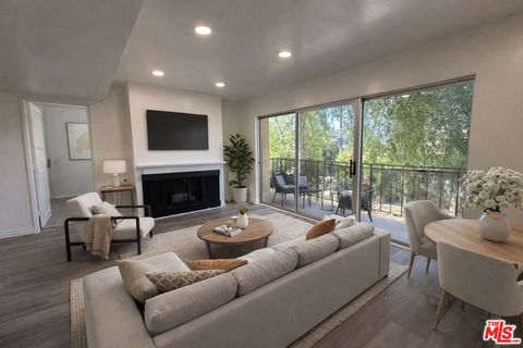 Photo of 14850 Hesby Street #203, Sherman Oaks, CA 91403 (MLS # 25595367)