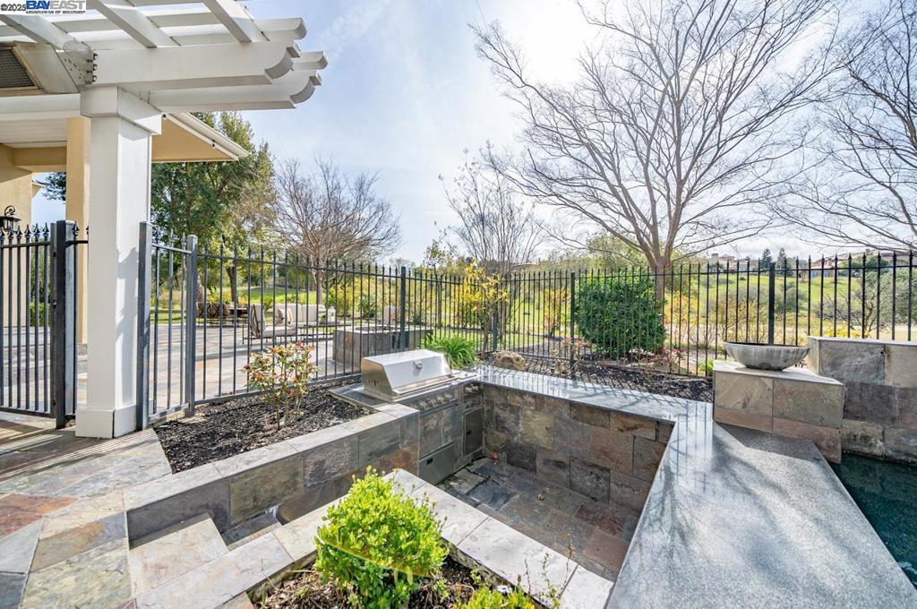 RUBY HILL - Residential