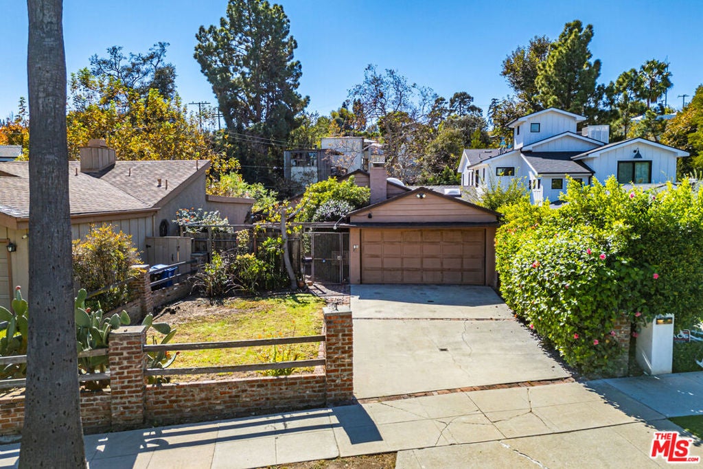 931 Wellesley Avenue