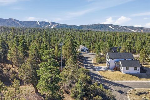 Photo of 447 Tanglewood Drive, Big Bear City, CA 92314 (MLS # JT25257790)