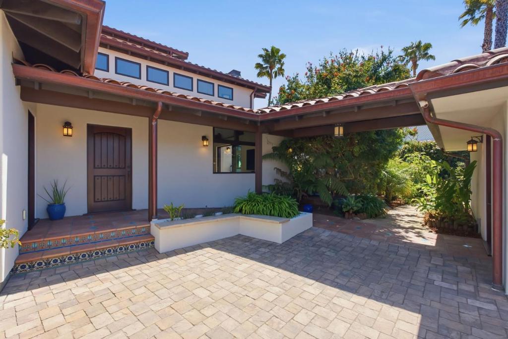 506 W Cliff Drive